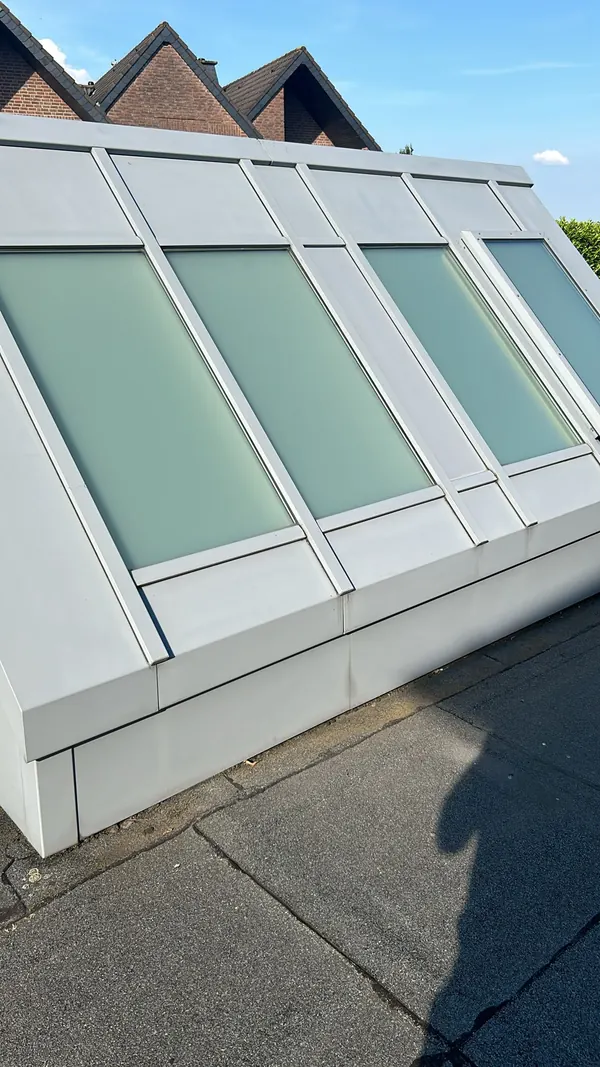 Lichtkuppel nach der Reinigung durch die GSP Gebäudeservice