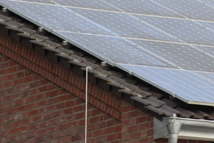 Verschmutzte Solarmodule vor der PV-Anlagenreinigung